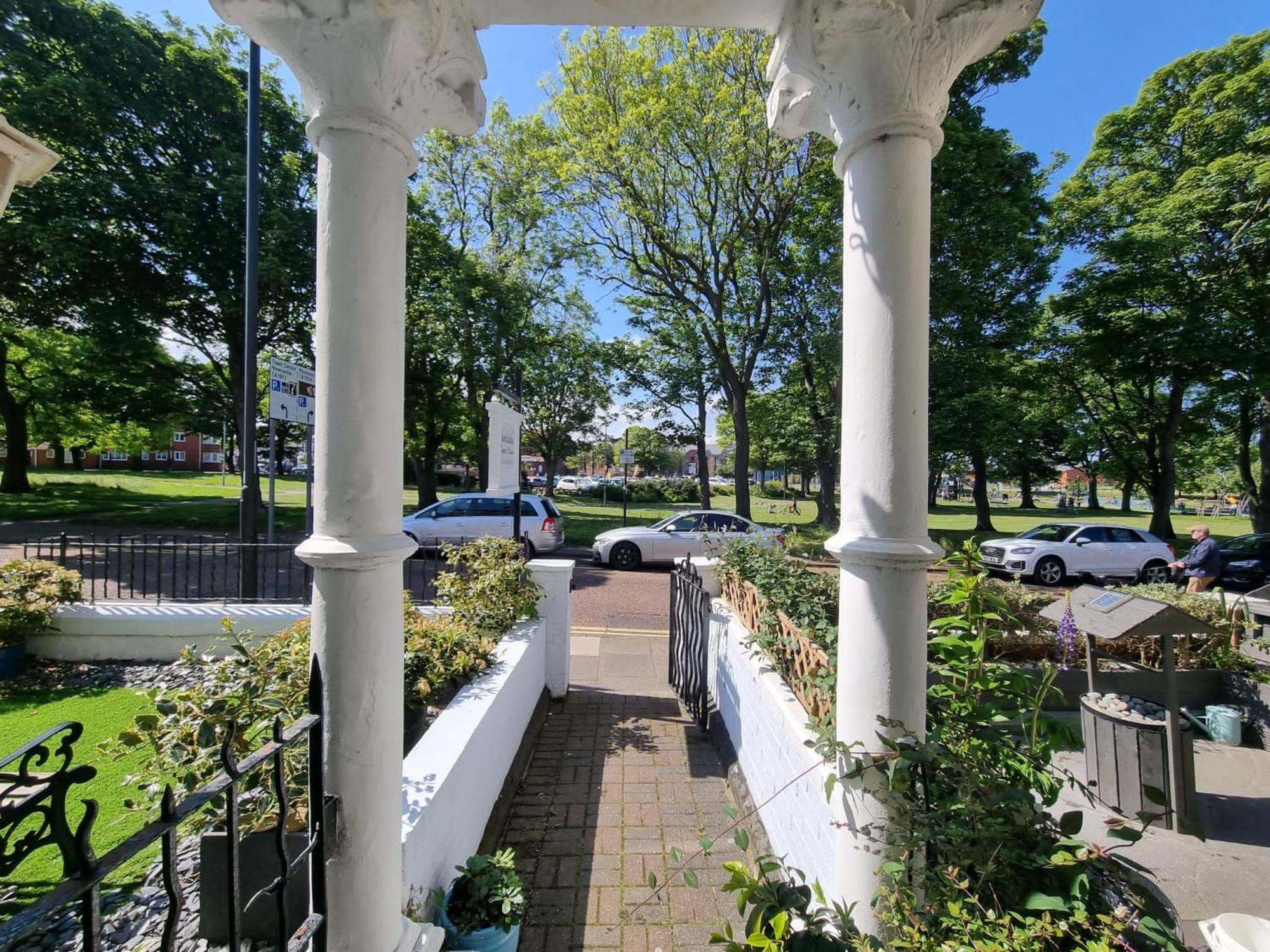 Sandsides Guest House Whitley Bay Bagian luar foto